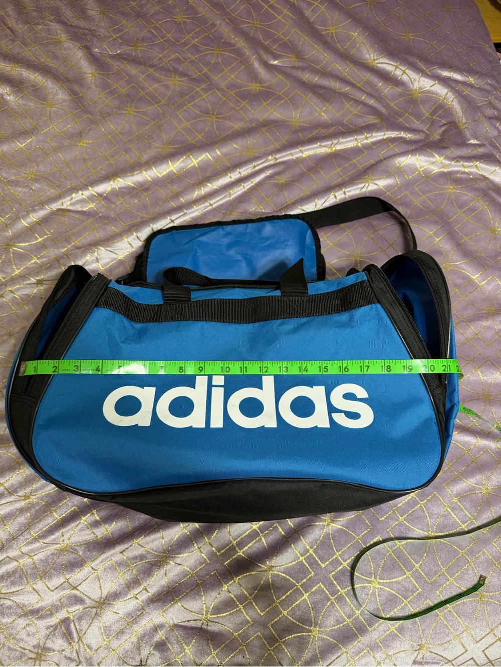💥 ADIDAS Blue and Black Duffel Bag with Logo (scuffs/scratches)